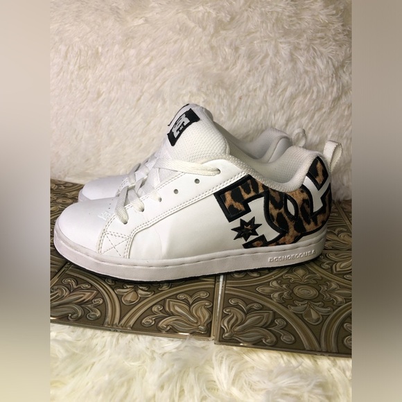 DC Women's Court Graffik Sneakers - White size 5 - Picture 8 of 16